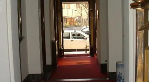 Hotel Apollo Milan 2*,